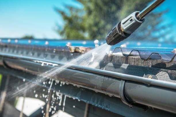 Best Deck Cleaning Services  in Hiawatha, KS