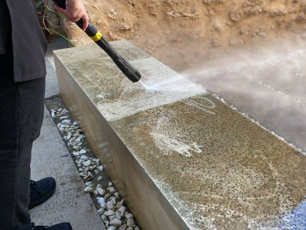 Best Pressure Washing Siding  in Hiawatha, KS